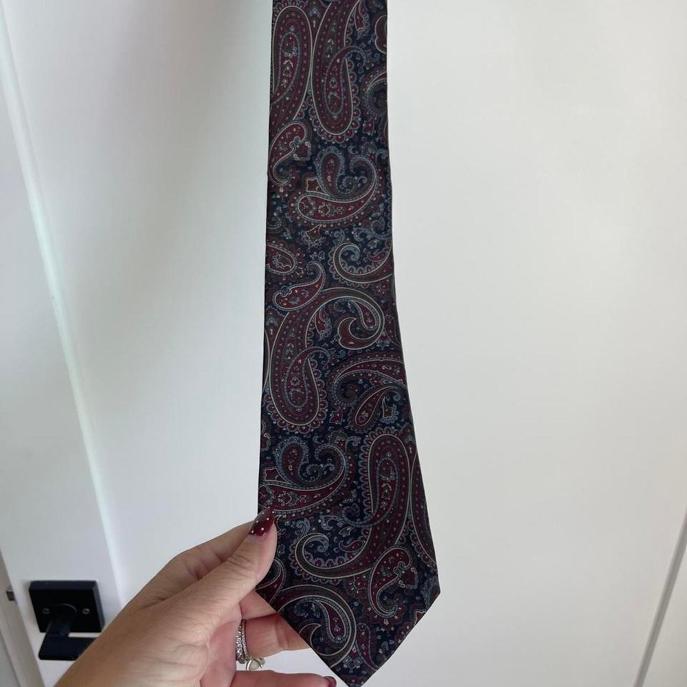 Vintage Mario Valentino 100% Italian Silk Paisley Necktie
